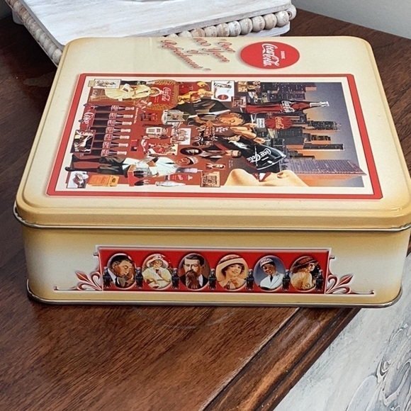 Coca Cola Vintage collector’s Jigsaw Puzzle & Tin "Over 100 Years of Refreshment - Picture 1 of 11